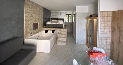 Appartement 'Sweetlove' avec vue sur la montagne, Wi-Fi et climatisation