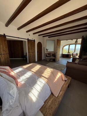 7 bedrooms, iron/ironing board, free WiFi, bed sheets