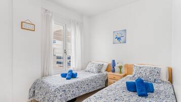 2 chambres, fer et planche à repasser, Wi-Fi gratuit, draps fournis