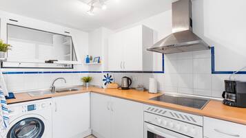 KĂŒhlschrank, Mikrowelle, Ofen, Herdplatte