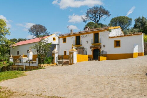 Apartment 'Chirrin' with Mountain View, Private Terrace and Private Garden