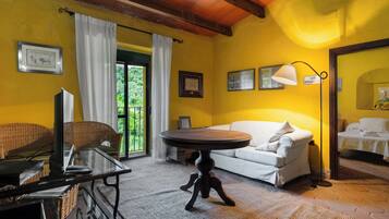 Televisie en een open haard