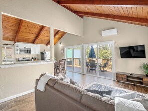 Smart TV, video games - New! Arcade Games, Hot Tub,  Fire Pit, BBQ, 3:2 (Oakhurst)