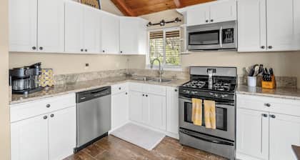 New! Arcade Games, Hot Tub, Fire Pit, BBQ, 3:2