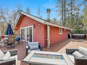 Outdoor dining - New! Arcade Games, Hot Tub,  Fire Pit, BBQ, 3:2 (Oakhurst)