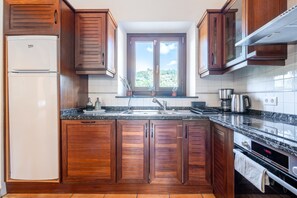 Refrigerador, horno, parrilla de estufa y lavavajillas 