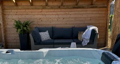 Holiday Home 'La Caseta' with Mountain View, Wi-Fi and Air Conditioning