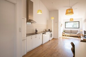 Refrigerador, microondas, parrilla de estufa y lavavajillas 