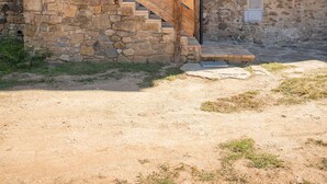 A stone building with a wooden staircase leading to a door. - Holiday Home 'L'Altell' with Mountain Views, Wi-Fi and Air Conditioning (Montagut)