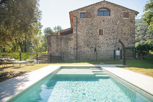 Holiday Home 'L'Altell' with Mountain Views, Wi-Fi and Air Conditioning