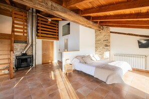 4 bedrooms, free WiFi, bed sheets