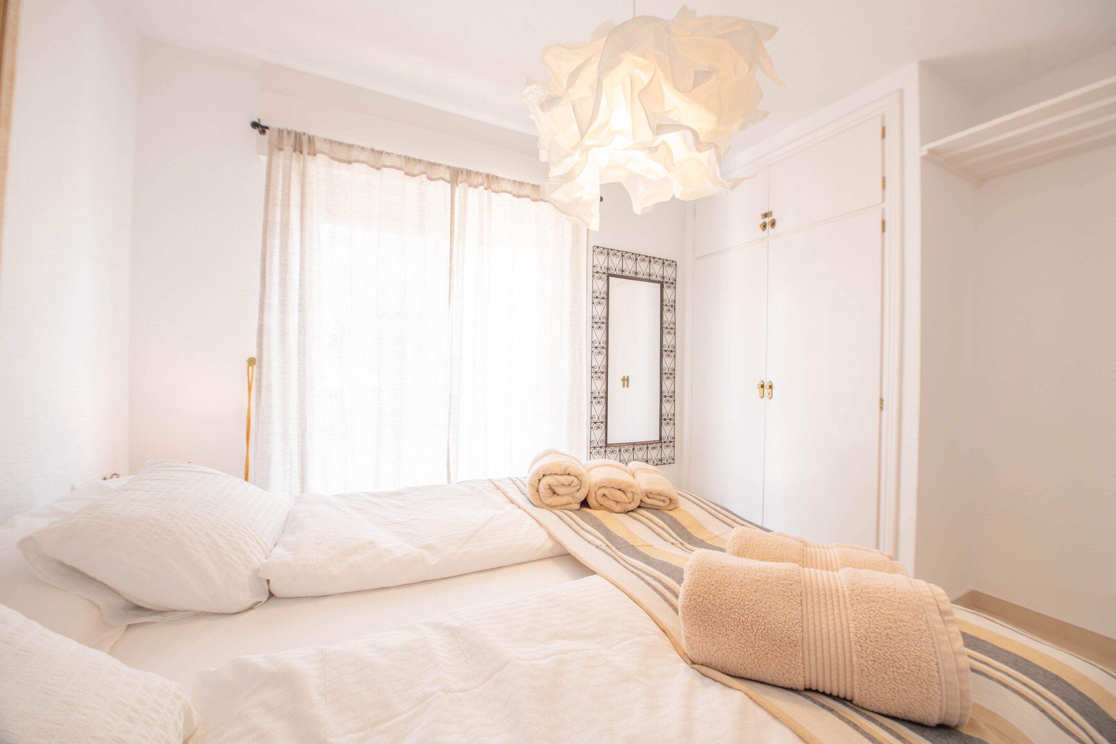 2 slaapkamers, een strijkplank/strijkijzer, gratis wifi, beddengoed
