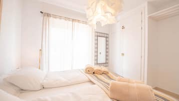 2 slaapkamers, een strijkplank/strijkijzer, gratis wifi, beddengoed