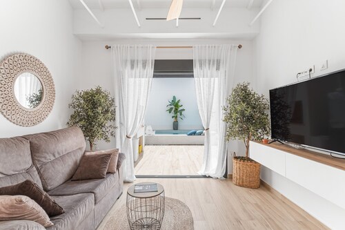 Holiday Home 'Catral Alfalfar' with Private Pool, Wi-Fi and Air Conditioning