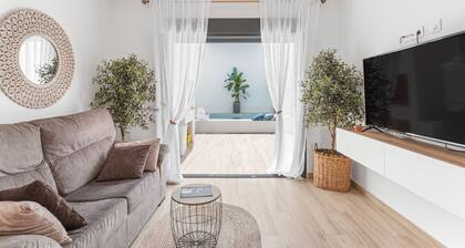 Holiday Home 'Catral Alfalfar' with Private Pool, Wi-Fi and Air Conditioning