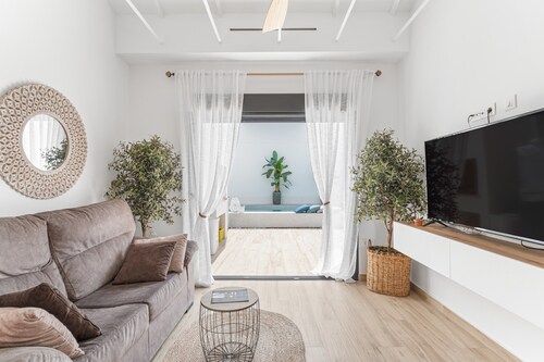 Holiday Home 'Catral Alfalfar' with Private Pool, Wi-Fi and Air Conditioning