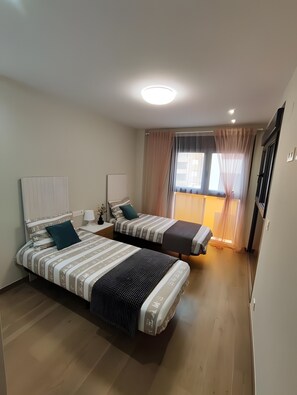 2 soverom, strykejern/-brett, wi-fi (inkludert) og sengetøy