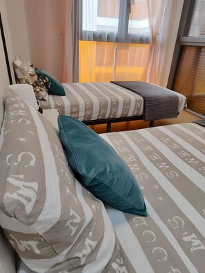 2 chambres, fer et planche à repasser, Wi-Fi gratuit, draps fournis