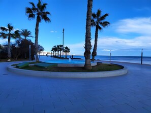 حمّام سباحة مُدفَّأ