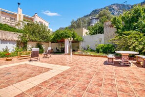 Outdoor dining - Villa 'Casa Rural Prasat' with Mountain View, Wi-Fi and Air Conditioning (Benirrama)