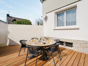 Outdoor dining - La Colombe by Interhome (Saint Lunaire)