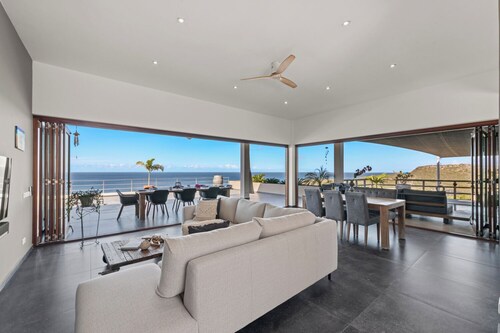 Lahara Villa, Cas Abou