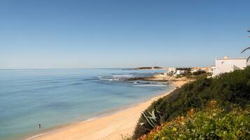 Una playa cerca