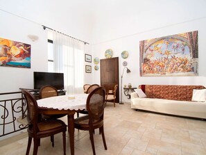 TV, fireplace, DVD player