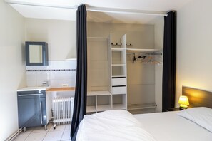3 bedrooms, iron/ironing board, free WiFi