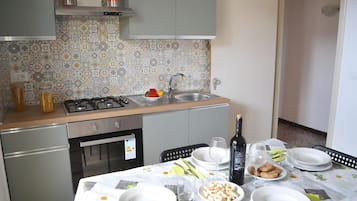 KĂŒhlschrank, Kochgeschirr/Geschirr/Besteck