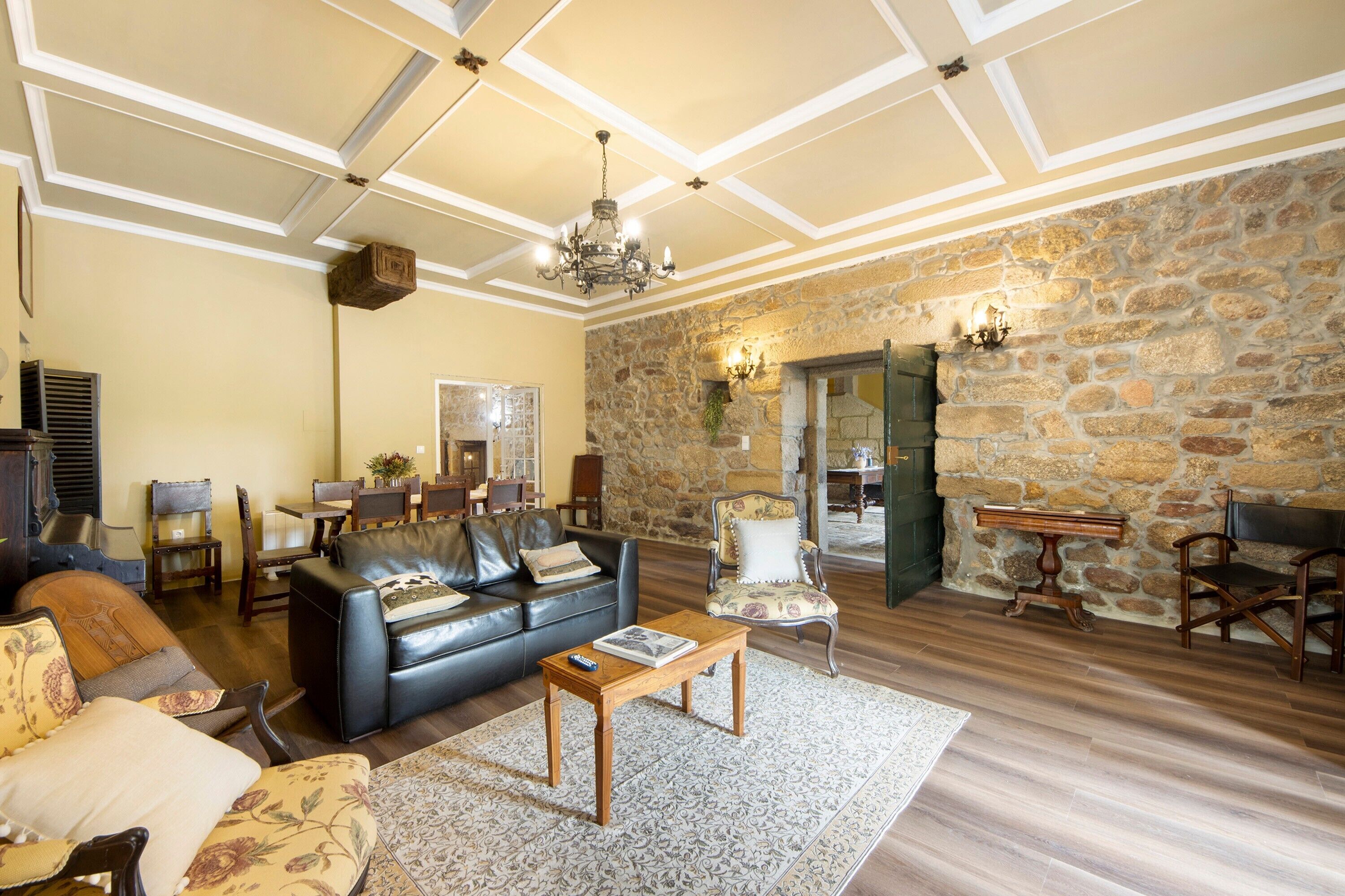 TV, peis og bordtennis