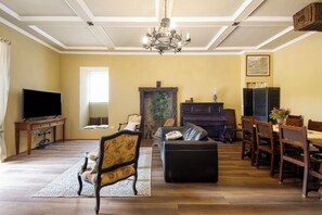 TV, fireplace, ping pong