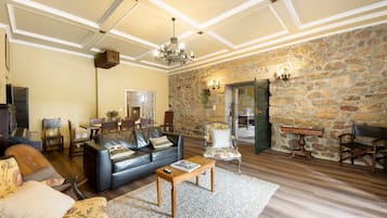 TV, fireplace, ping pong