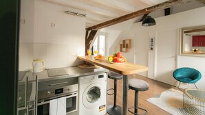 Unclassified image, 3 of 24, button - BnBNook - Elegant 3BR in Central Saint-Germain (Paris)