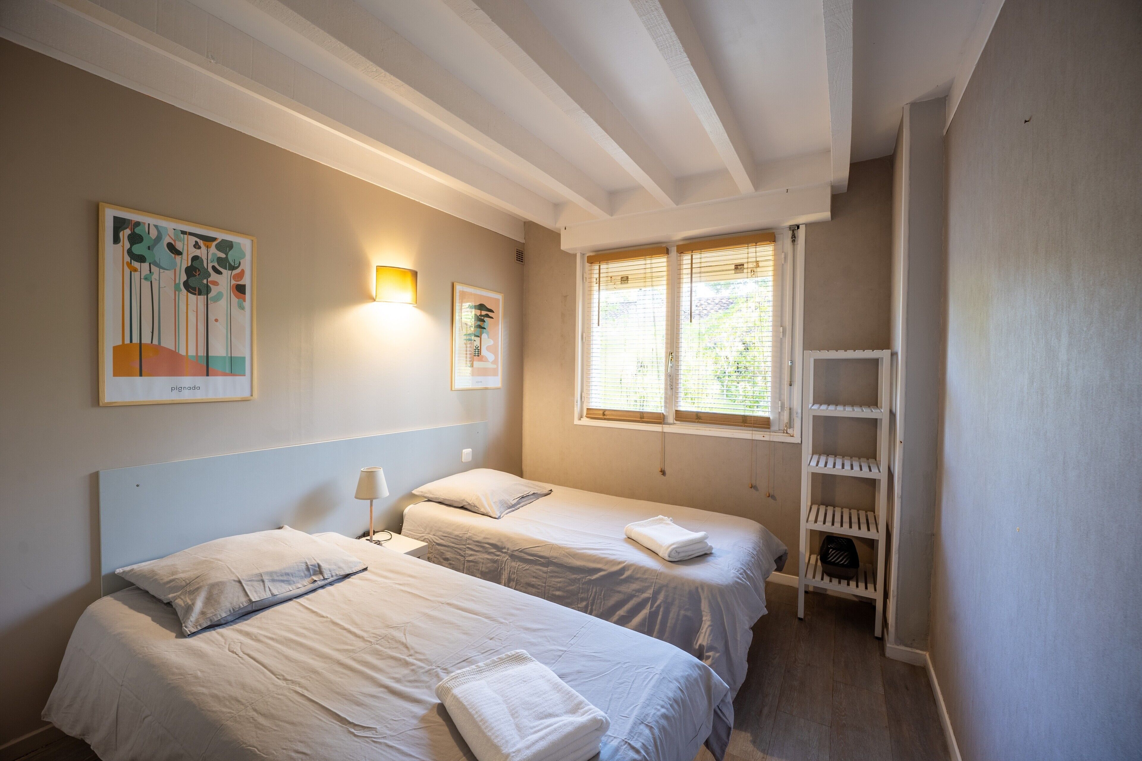 3 室のベッドルーム、アイロン / アイロン台、WiFi (無料)、ベッドシーツ