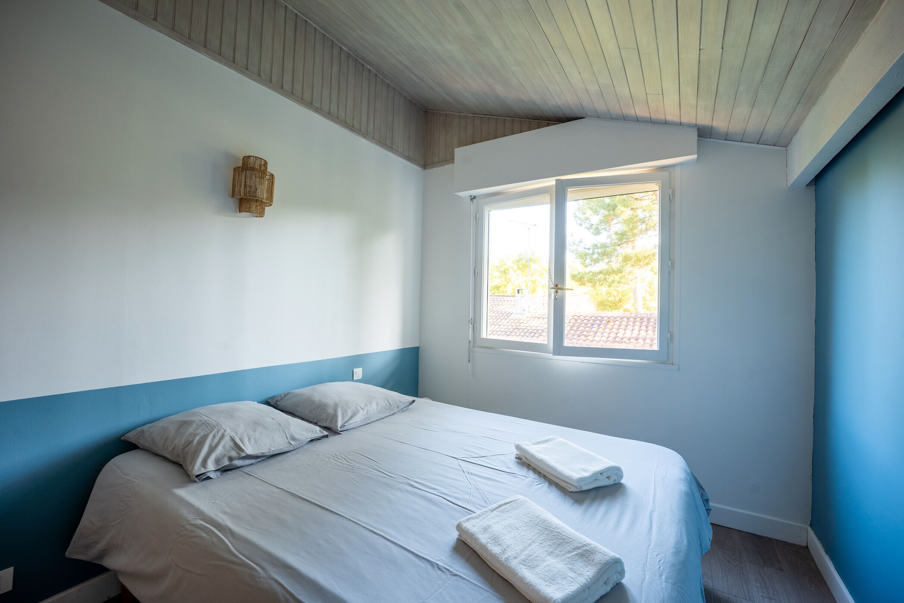 3 dormitorios, tabla de planchar con plancha, wifi gratis y ropa de cama