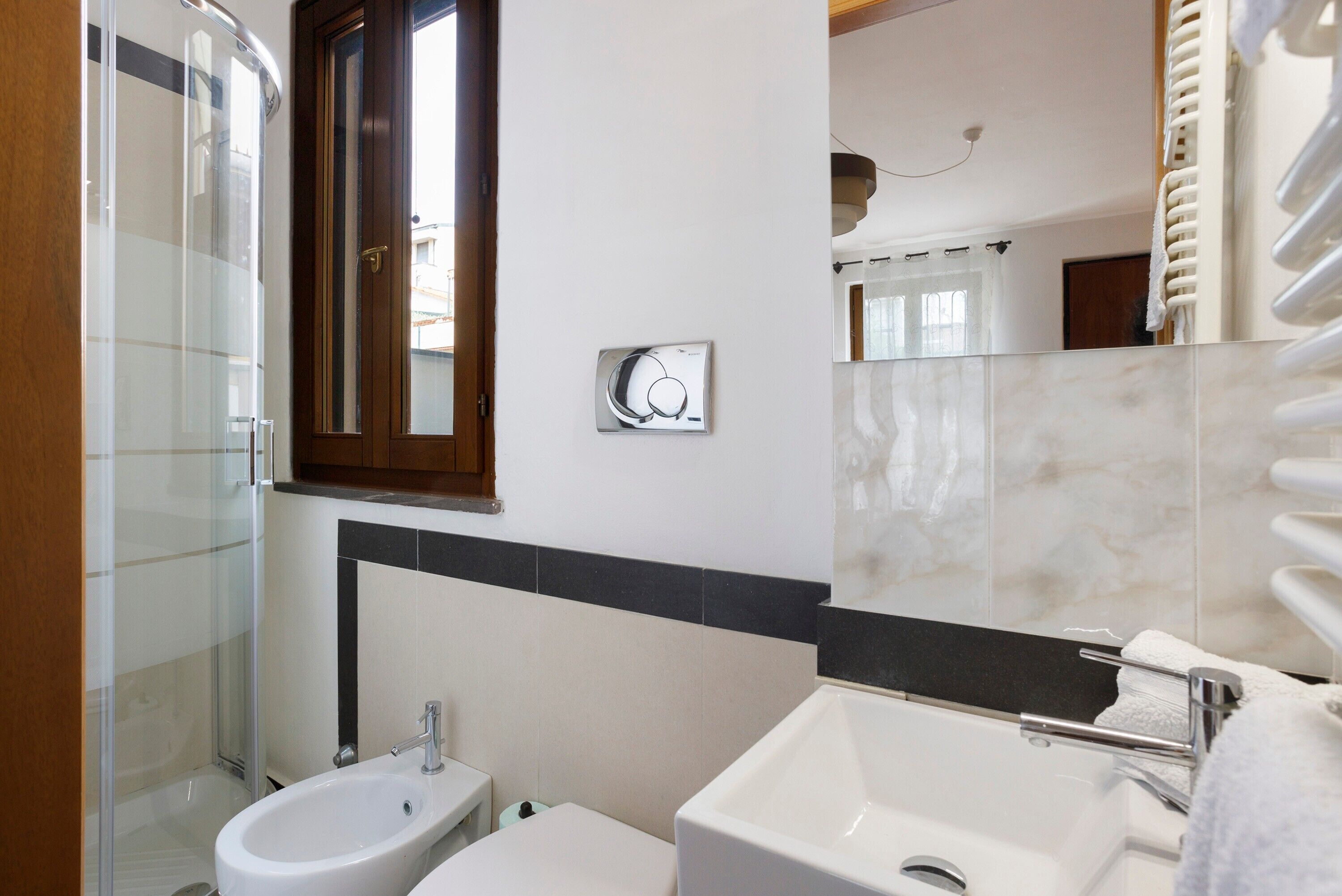 Ducha, secador de pelo, toallas