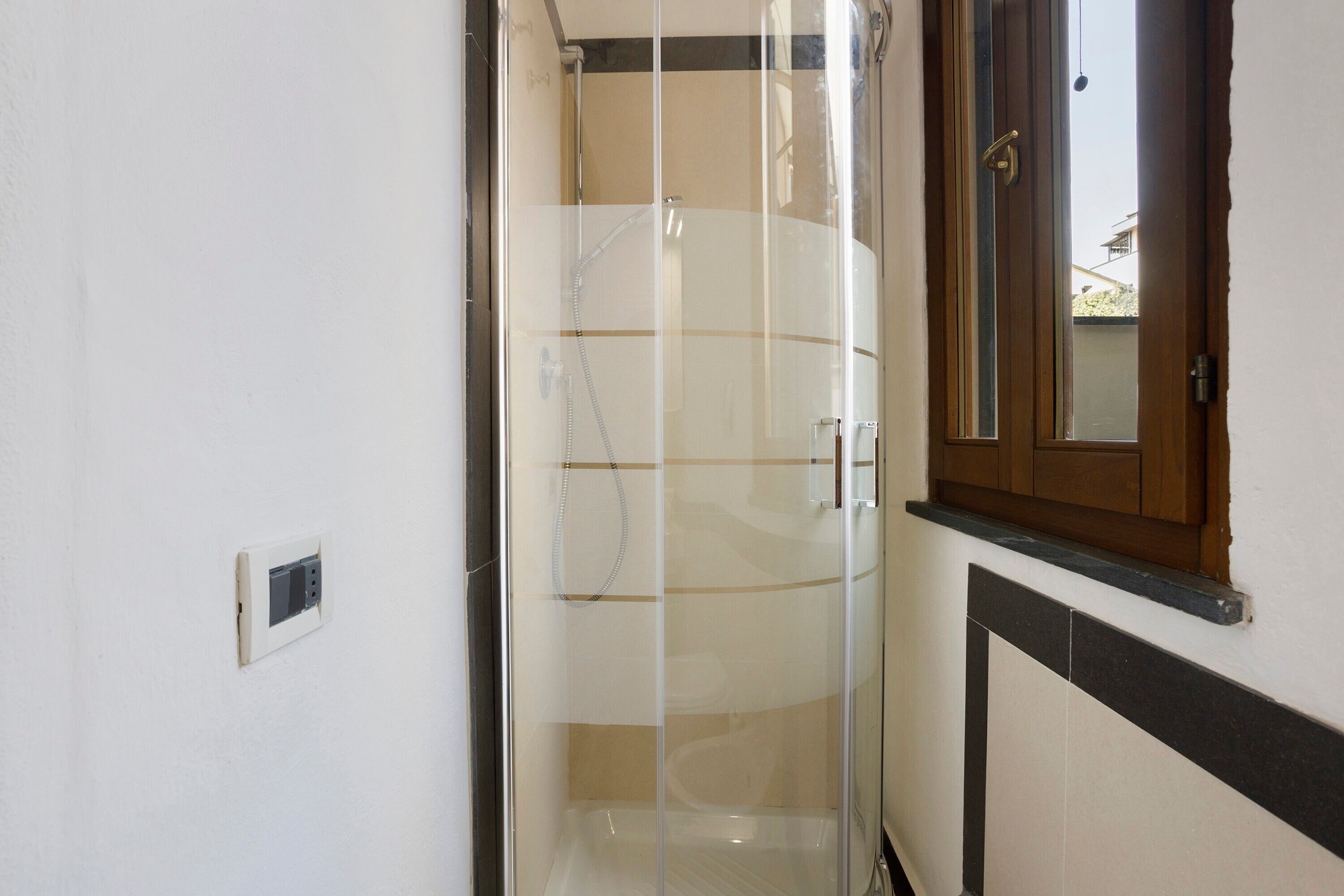 Ducha, secador de pelo, toallas