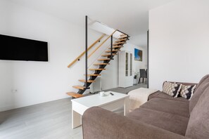 TV - Vacation Home 'Skyview with 360 Views' with Sea View, Shared Pool and Wi-Fi (Icod de los Vinos)