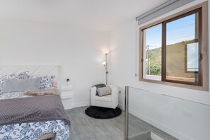 1 habitación, tabla de planchar con plancha, wifi gratis y ropa de cama