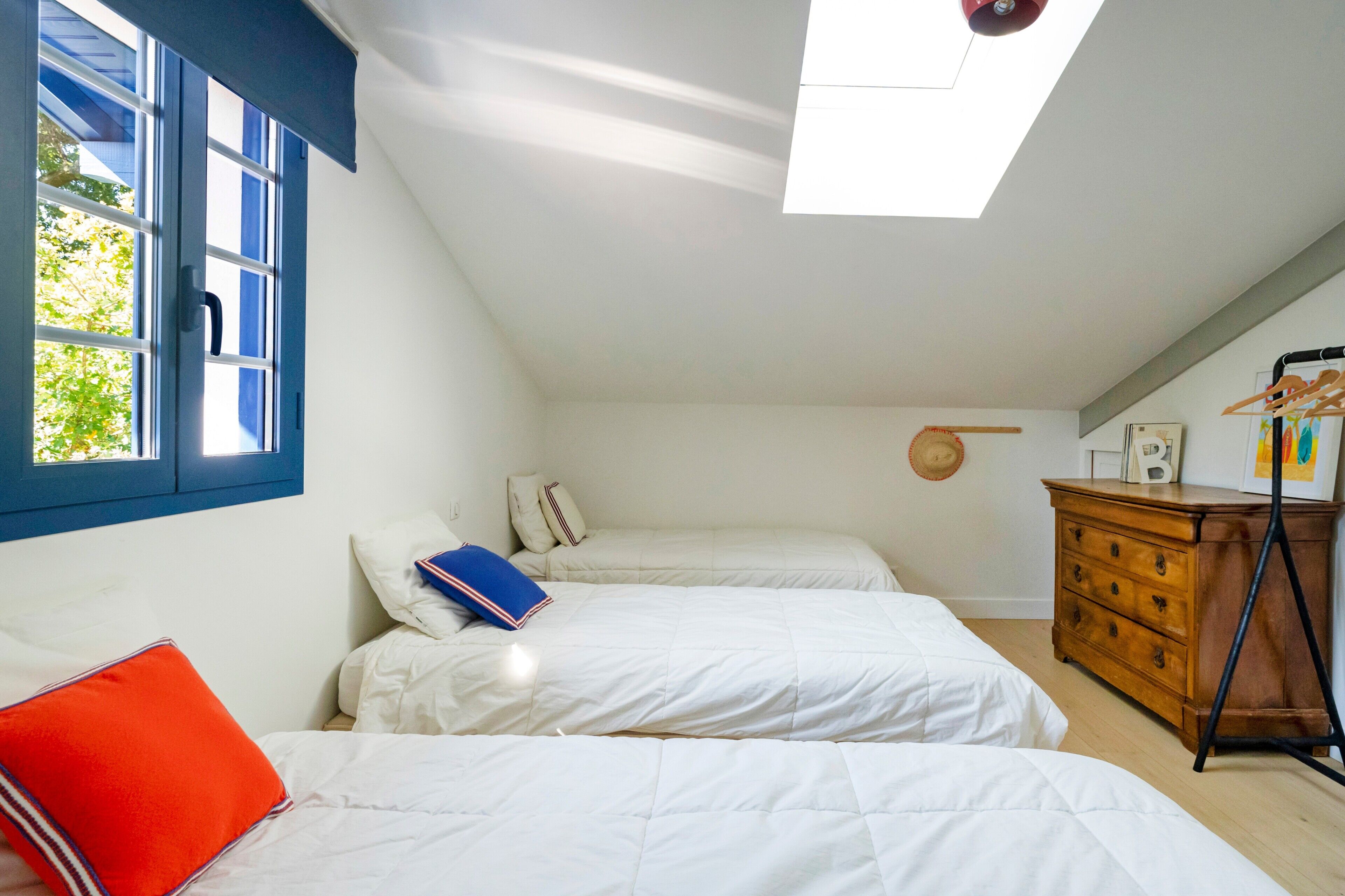 5 slaapkamers, een strijkplank/strijkijzer, gratis wifi, beddengoed