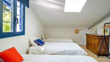 5 slaapkamers, een strijkplank/strijkijzer, gratis wifi, beddengoed