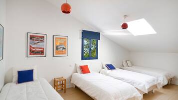 5 bedrooms, iron/ironing board, free WiFi, bed sheets