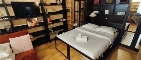 Bureau, fer et planche à repasser, lit parapluie, Wi-Fi gratuit