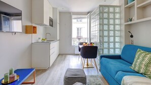 Living area - BnBNook - Studio - Eiffel Tower and Les Invalides (Paris)