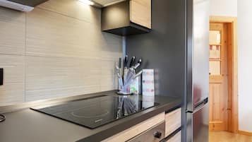 Réfrigérateur, four, plaque de cuisson, lave-vaisselle