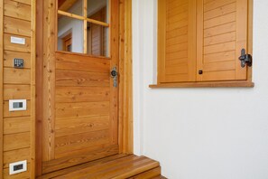 Exterior detail - Apartment 'Piano Terra 2' with Mountain View, Private Terrace and Wi-Fi (Romeno)