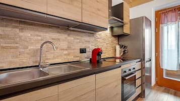 Refrigerador, horno, placa de cocina, lavavajillas