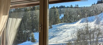 Cosy Studio Mezzanine Apartment with Mountain View and Balcony