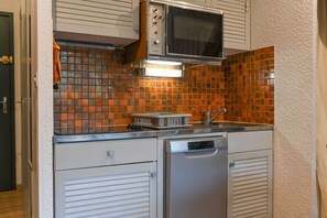 Réfrigérateur, four, plaque de cuisson, lave-vaisselle